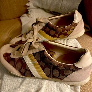 Good pair of used Coach with only a little blemish on the right shoe.